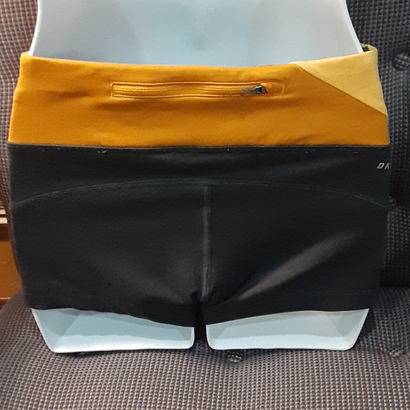 NIKE SUSTAINABLE MATERIALS DRI-FIT SHORTS - Picture 3 of 5